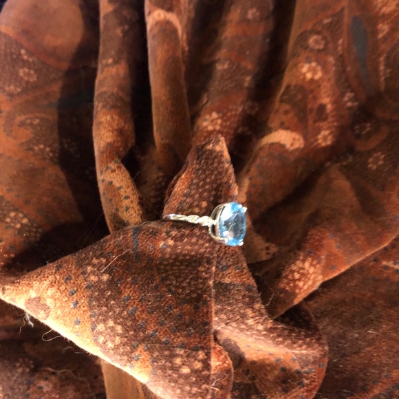 10kt Blue topaz and diamond ring - Picture 7 of 8